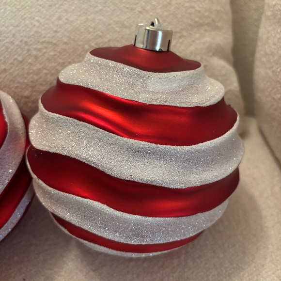 6 inch round Christmas ornament (set of 2)- new - Picture 3 of 4